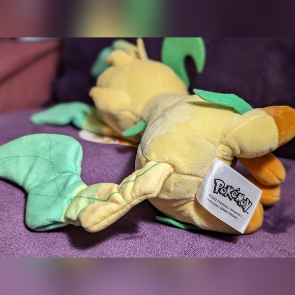 Exclusive Pokemon Leafeon 8" Plush - Picture 5 of 7